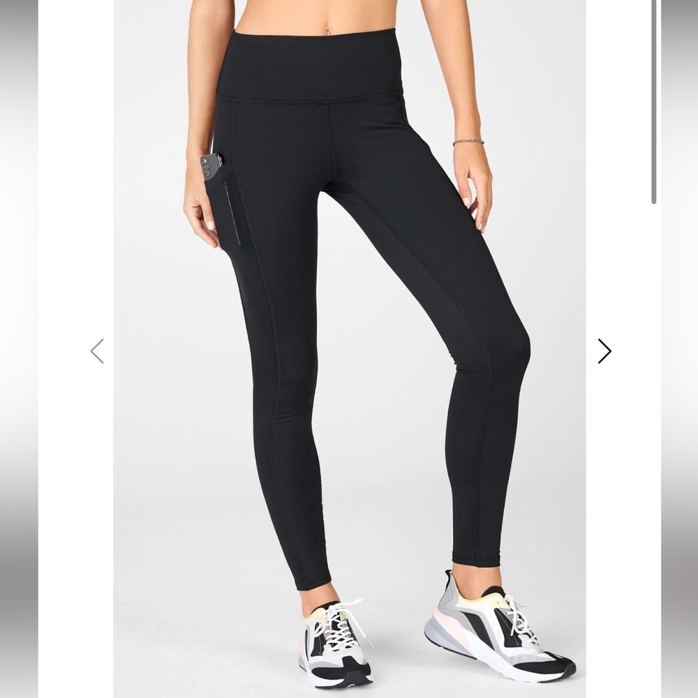 Fabletics — Mila High-waisted pocket legging